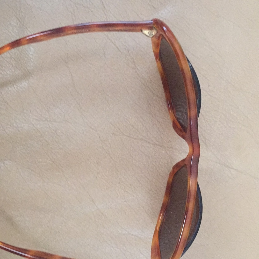 Women's Tortoise Shell Sunglasses — Brown Frame - Picture 6 of 6
